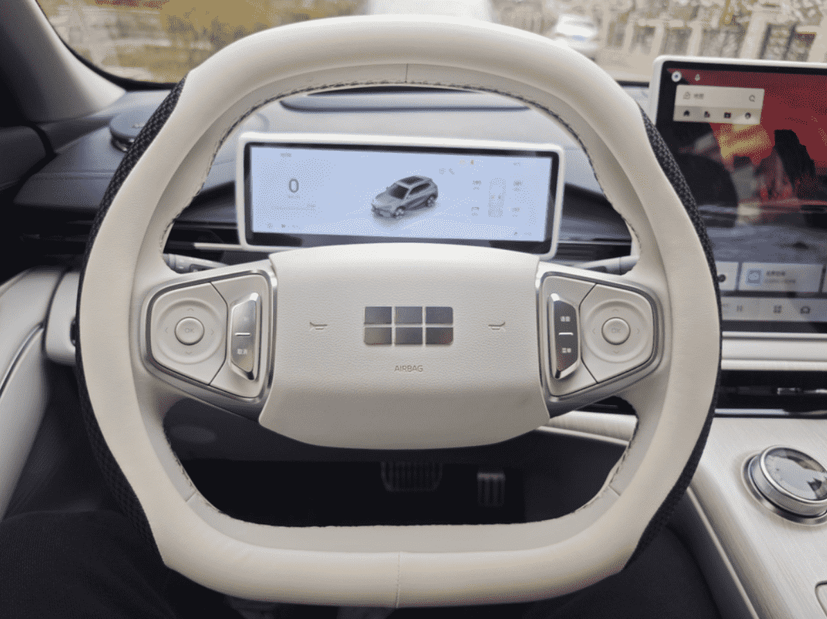 Xevaban.com ở 214 Giải Phóng là đơn vị chuyên cung cấp phụ kiện oto, đồ chơi oto, phụ kiện geely ex5, đồ chơi geely ex5, xevaban, 214 giải phóng, bọc vô lăng geely ex5, trang trí vô lăng geely ex5, ốp vô lăng geely ex5.